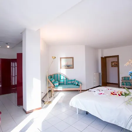 Sleeps 5 Pool 梅泽格拉