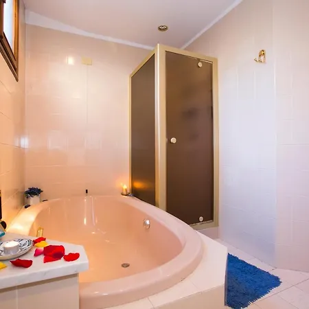 Appartement Sleeps 5 Pool Mezzegra