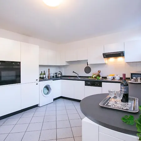 Sleeps 5 Pool Mezzegra