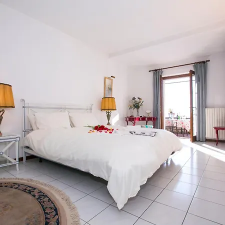 Appartement Sleeps 5 Pool