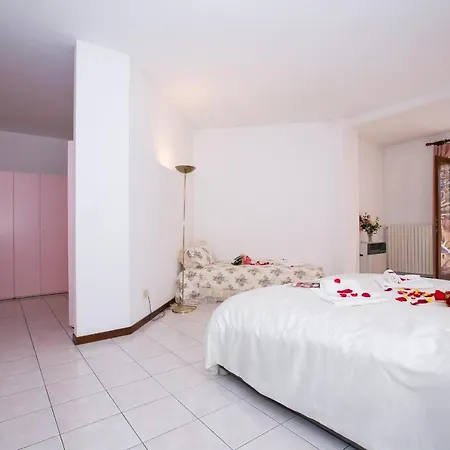 Sleeps 5 Pool *