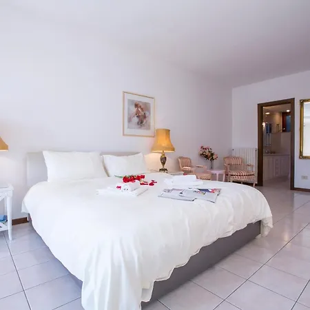 Sleeps 5 Pool *