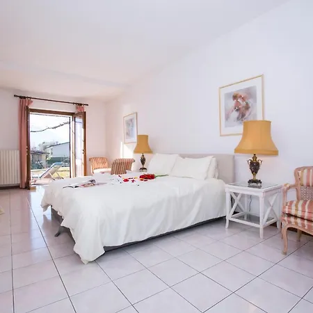 Sleeps 5 Pool